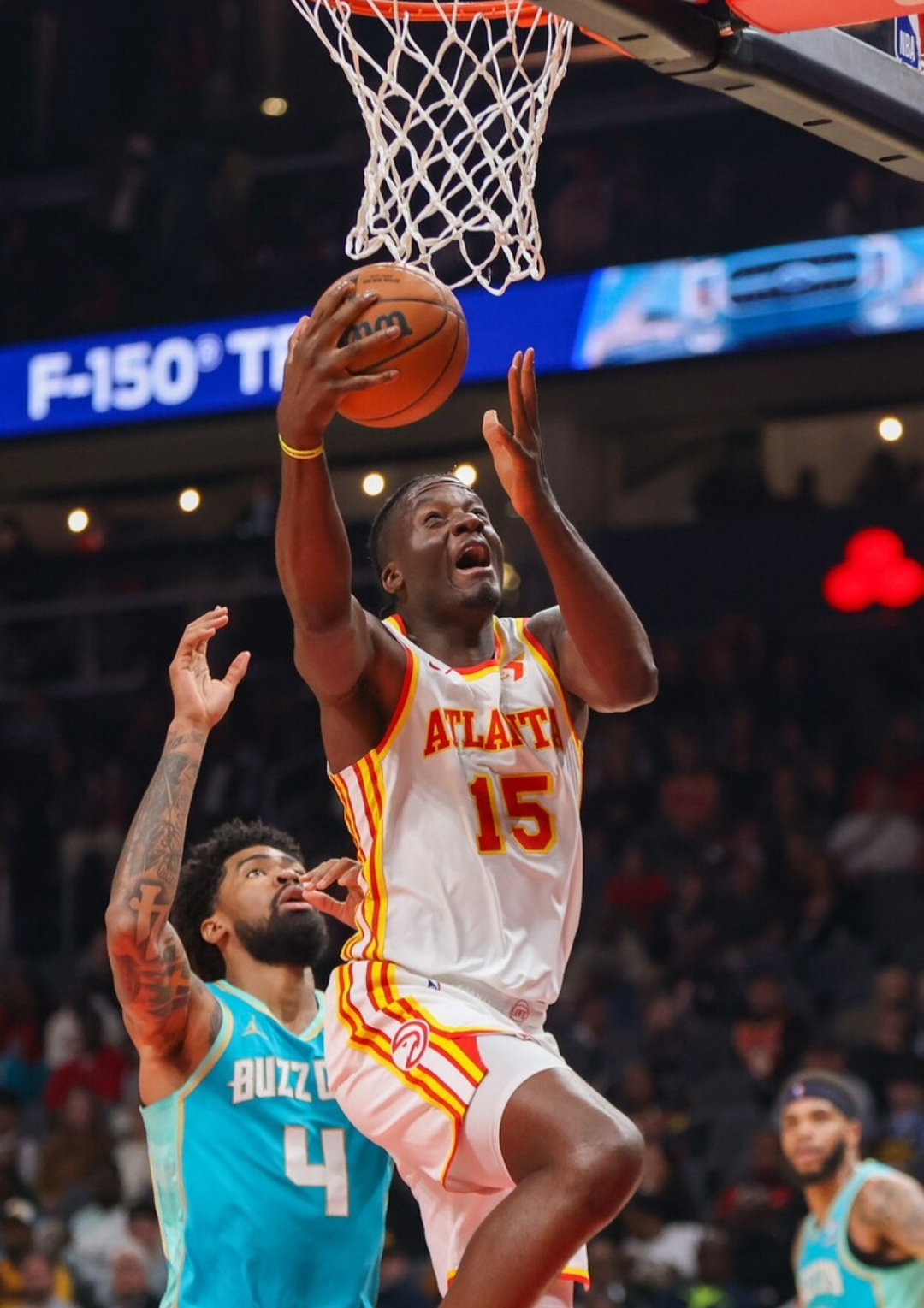 1JJ-比赛局势复杂首场状态出色,独行侠观众沸腾!,穆雷重返赛场赛场气氛高涨(张继科重返赛场)