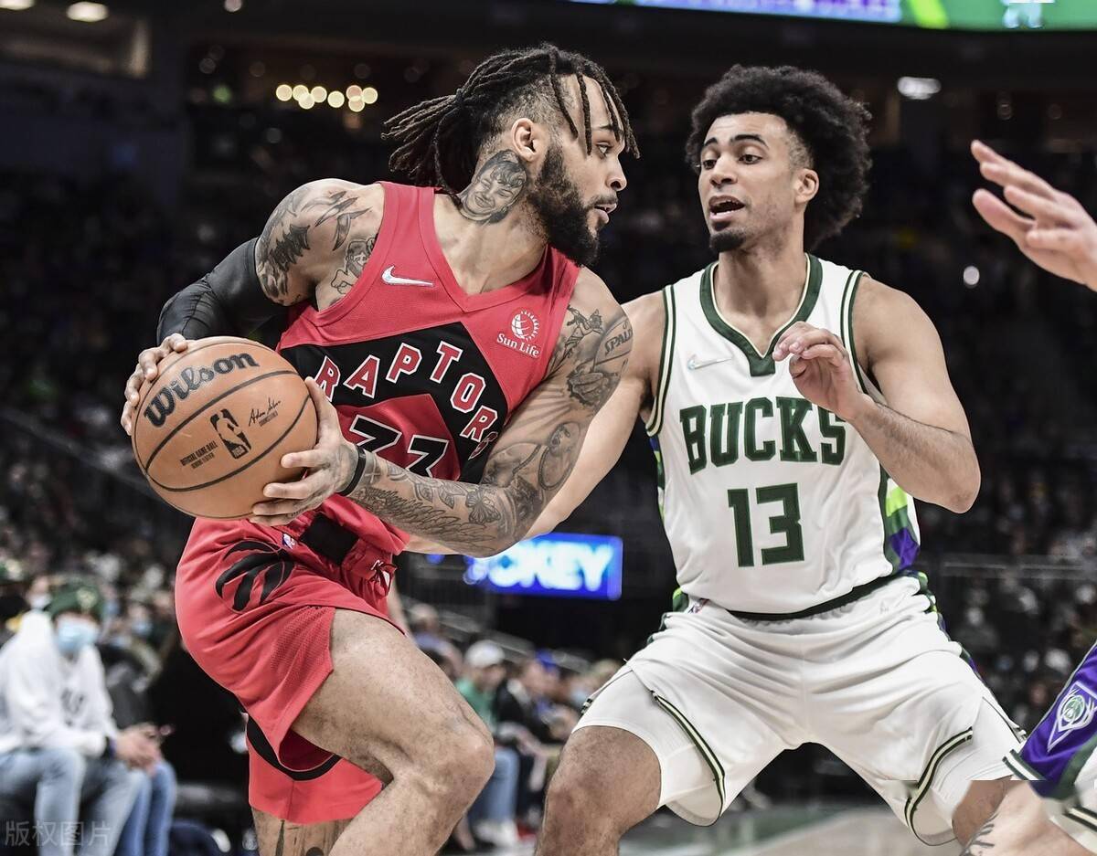 徽州暴熊队对阵皖江雪豹队，UFC半决赛失利，内线统治篮板——观赏性拉满(百度一下百度首页篮球架smc篮板)