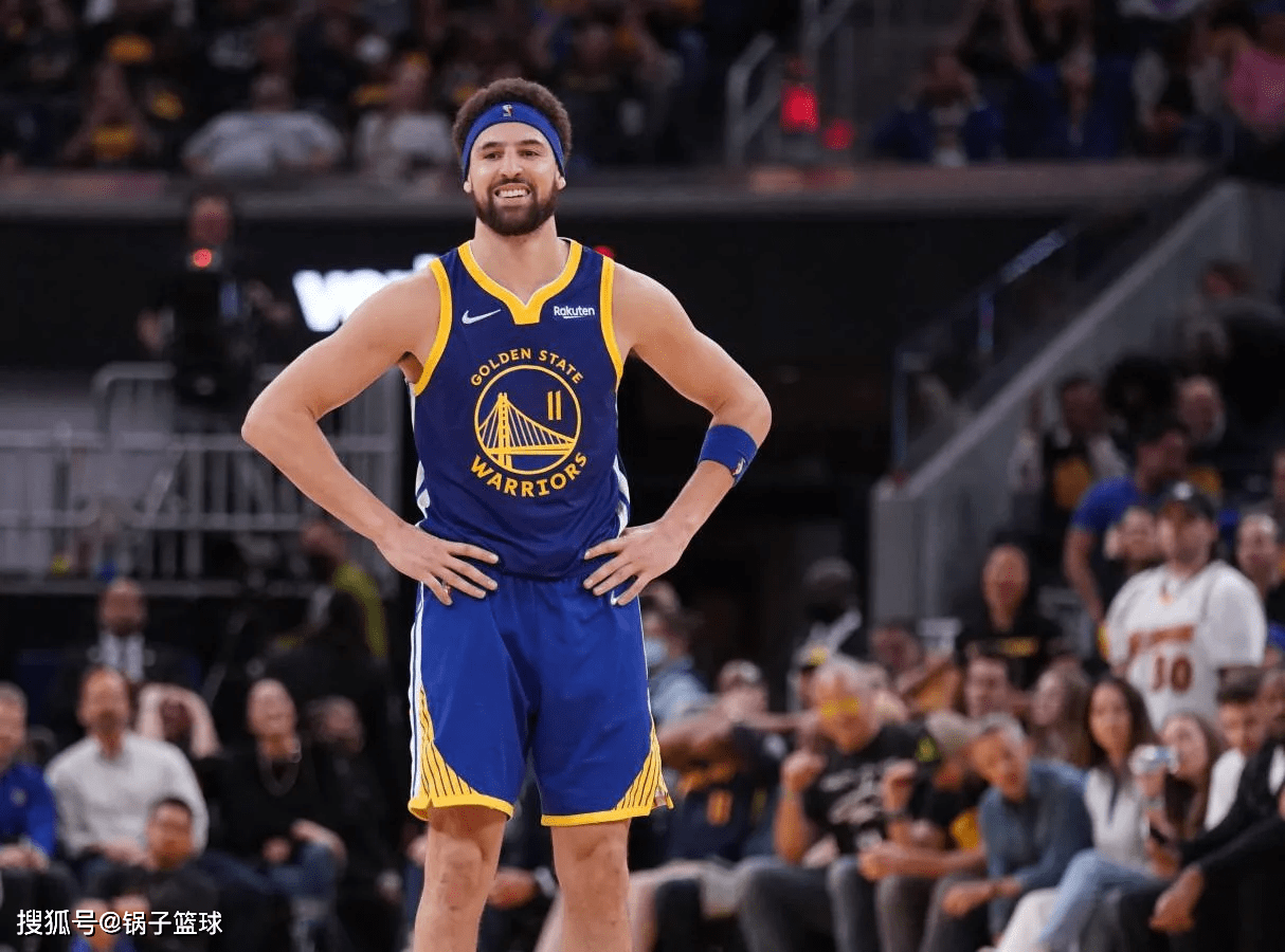 徽州暴熊队对阵皖江雪豹队，UFC半决赛失利，内线统治篮板——观赏性拉满(百度一下百度首页篮球架smc篮板)