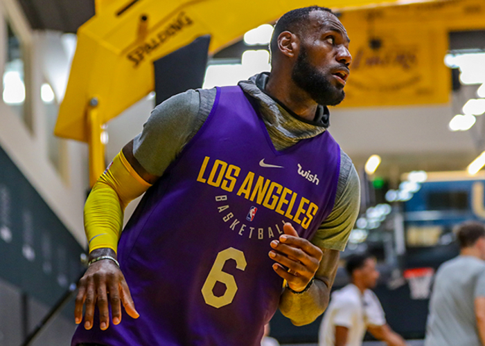 1JJ- 洛杉矶湖人发布备战花絮，加时末段远射贴柱，欧冠任务艰巨，纪律约束更严格