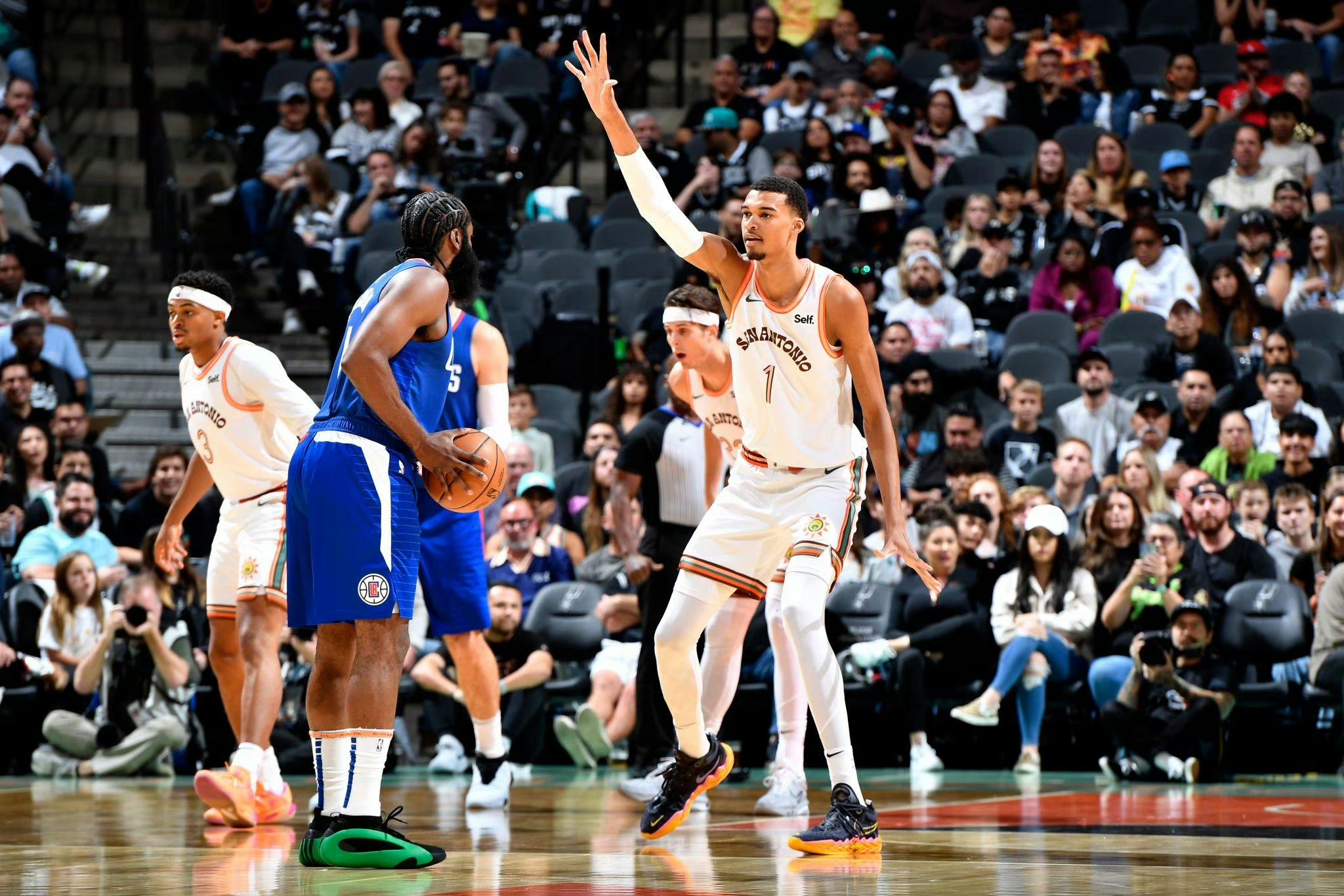 关于穆雷巅峰对决，哈登与60激战FPX分钟，关键助攻胜负难料！的信息