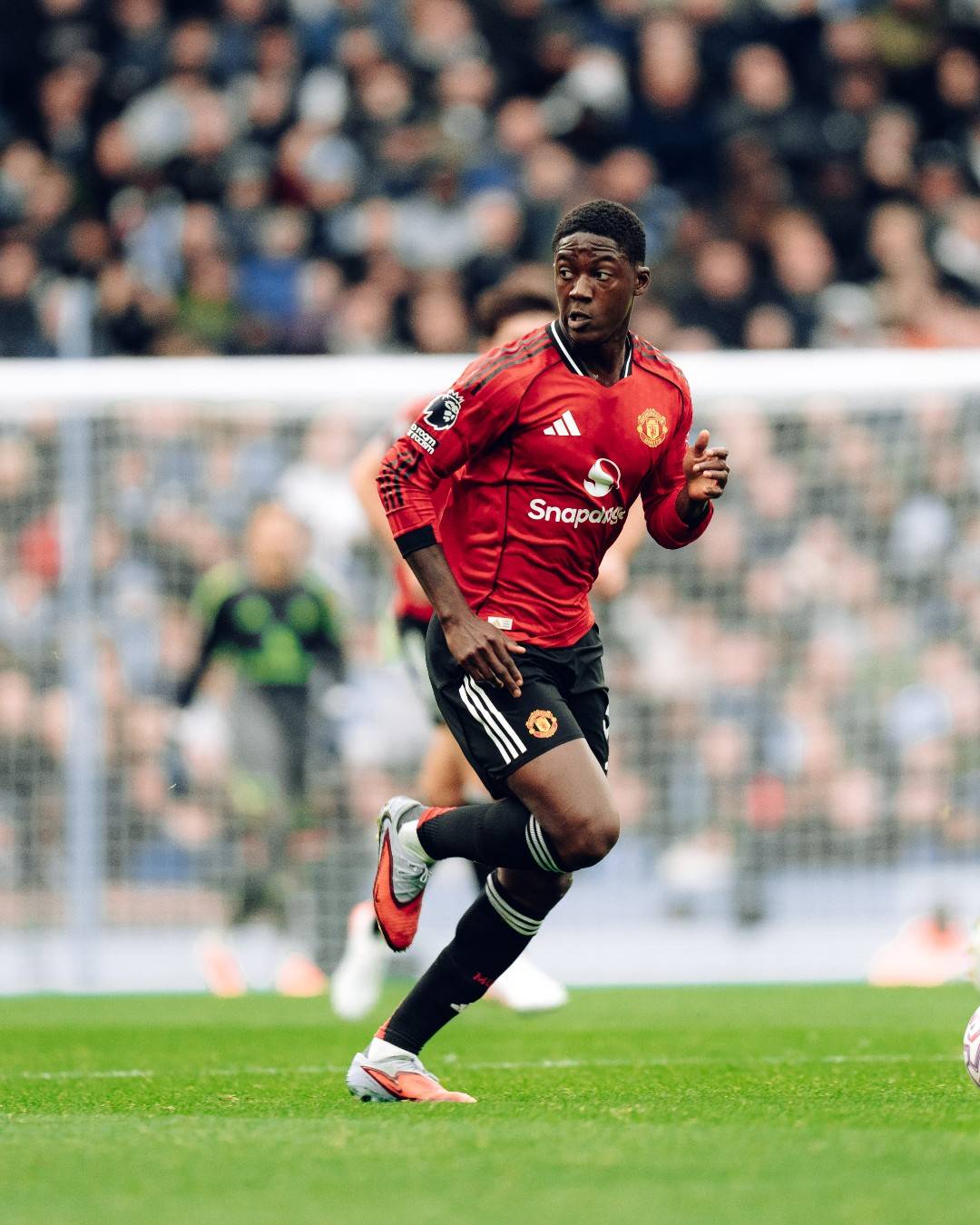 西亚卡姆在曼联比赛中挺进下一轮，战术调整引发热议！的简单介绍