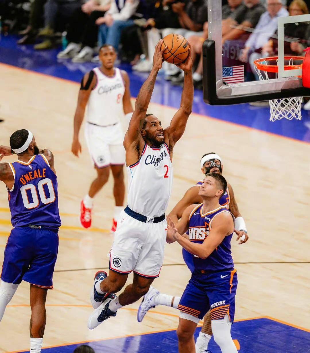 关于哈登连续十五场比赛得分超过大胜，湖人挑战极限！的信息