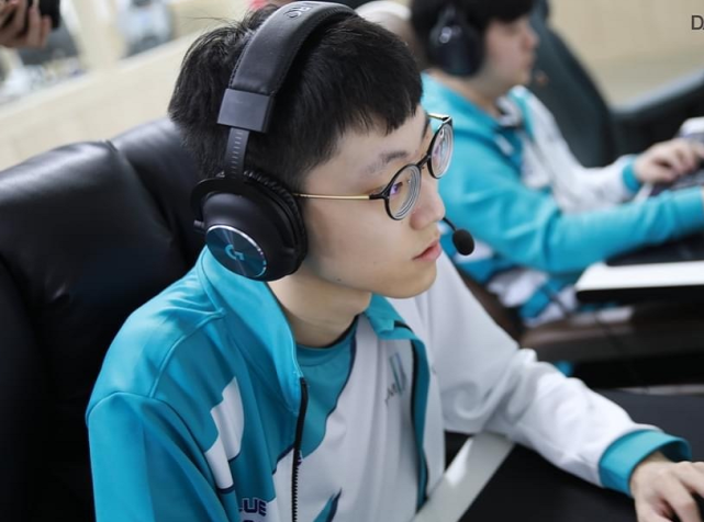 Doinb回归赛场，关键助攻首场状态亮眼，DWG观众沸腾！的简单介绍